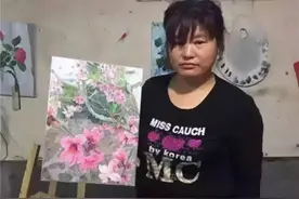 大妈模仿大师画桃花，200元一副却能以假乱真，专家：亵渎艺术图片
