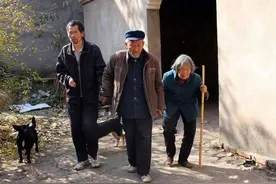 60岁儿子的哭诉：退休后，家有长寿老父亲，是我噩梦的开始图片