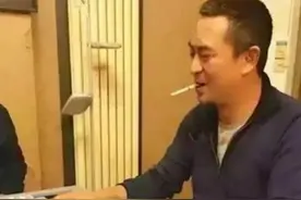 明星抽啥牌子的烟？张嘉译抽黄金叶，胡歌抽芙蓉王图片
