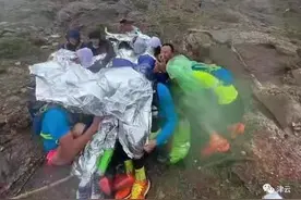 越野马拉松21人遇难！亲历者：开赛前没人检查强制装备，“有人甚至连保温毯都没背”图片