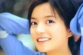 赵薇自曝：抛弃同床3年身价120亿小伙真相，为何嫁二婚带娃男人图片