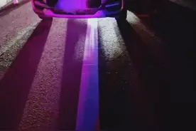 哭笑不得！晋城一男子竟在高速上停车睡觉打呼噜图片
