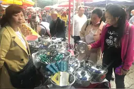 贵州这里出现最大“地摊”区，恢复开放后，人流量过万！图片