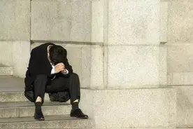 35岁腾讯员工被辞退感慨：存款700万，北京一套房，非常焦虑图片