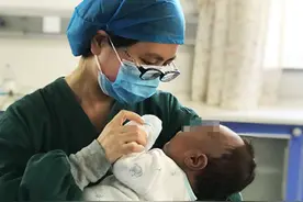 和平医院：新生儿科护士化身“临时妈妈”图片