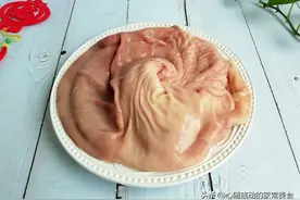 洗猪肚，加盐洗就错了，加这2样才是正确的，猪肚不腥，味更鲜图片