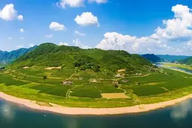 我想去绿江村，听说这里“ 一眼看两江，一脚踏三界”，是中国边境的“东北香格里拉”图片
