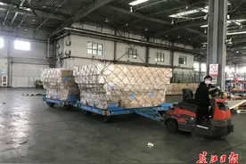 武汉将恢复至巴黎国际货运航线，由客机运输货物图片