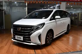 舒适航空座椅大7座，价格还便宜，高度大的MPV，实拍传祺M8图片