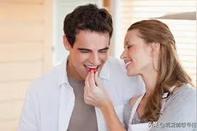 收到家里拆迁款一百万，丈夫立即离婚，第7天就遭到报应图片