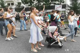 动荡的远东：俄罗斯多座城市掀起抗议活动，已有市长、议长倒戈图片