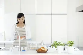 第一次去婆家洗了一大堆碗，男友笑称：没事，她怀孕了，跑不了图片