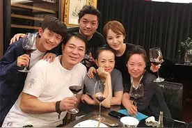 《家有儿女》中夏雨近照曝光，和之前形象判若两人，今帅气惹人爱视频封面