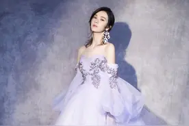 嫁给富商的郁可唯衣品开挂，穿紫色薄纱仙女裙，美得太不真实图片
