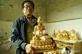 69岁农民大叔研究鎏金技术，教出4个徒弟成了对手，看如何出困境图片