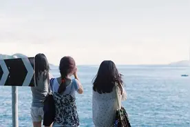 心理学：三种错误的安慰方式，正深深地伤害着你身边的人图片
