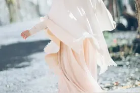 从绘画师到“自学”摄影师，她用三张作品证明半路出家也能逆袭图片