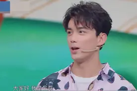 主持人问关晓彤身高，吴磊1秒钟说出答案，连晓彤都不好意思了图片