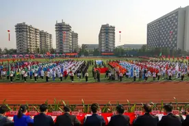 超燃！第四十二届田径运动会开幕图片