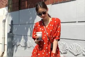 腰粗和屁股大的女人，应该多穿这3种裙子，藏肉显瘦有气质图片