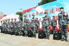 湖南省衡阳市新兵启程奔赴强军战位 担负保家卫国神圣使命图片