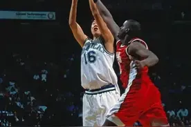 中国球员NBA首秀数据 姚明0分2板 易建联9分3板图片