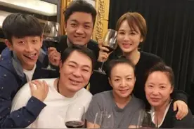 张一山和杨紫去宋丹丹家做客，一进门就感叹：咱妈真有钱图片