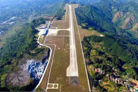 中国建成首艘“空中航母”，耗时4年炸平65座山头，总投资达85亿图片