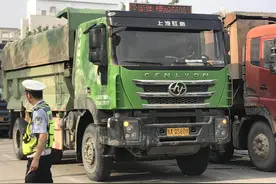 闯红灯，不礼让？南宁市启动混凝土搅拌车“礼让斑马线、守法文明行”专项行动图片