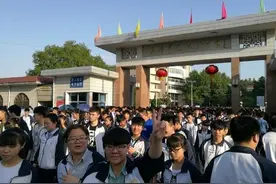 “亚洲最大高考工厂”的毛坦厂中学，每年必须要提的中学图片