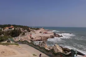 红海湾是中国观浪第一湾，最能体验到“惊涛骇浪”与“风平浪静”图片