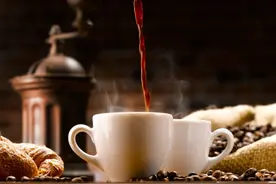水杯选不对，喝水都危险！六种材质的水杯，哪个更好？图片