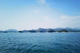 千岛湖风景区，一个人工修建的湖，却吸引了无数人的慕名而来图片