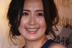 42岁杨童舒全家近照，逆生长娇媚似少女，7岁早产儿现帅气健康图片