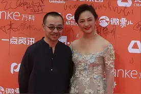 罗海琼也逃不过“发福”，身穿“花仙子礼服”挺仙气，但有点显壮图片