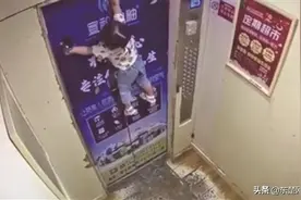 大冶2岁女童电梯内被安全绳吊起图片