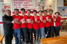 每人500元正能量奖金！“无声面馆”店员们开心地笑了图片