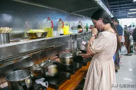 母亲让女儿回家过元宵，女儿回应：饶了我吧，20人的饭菜太难做图片