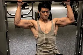 他是肌肉小狼狗，曾入选“环球先生”，这身材是什么水平？图片