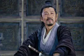 兵权被夺后，韩信路过樊哙家门感慨万千，看着跪地的樊哙不是滋味图片