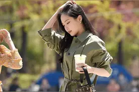 Apink孙娜恩不愧是“韩风女神”，穿拖鞋配绿色连体裤都这么帅图片