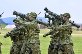 挑明针对中国，日本今天举10万兵力军演，环时：准备打一场大仗吗图片