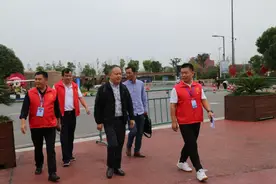 市体育局局长何吉军带队到金华市全民健身中心督查文明城市创建工作图片