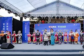 惊艳亮相重庆！四川阿坝民族服饰百年之美，简直美翻了图片