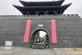 快来打卡，扬州东关街城门今年8米的巨幅春联揭晓啦图片