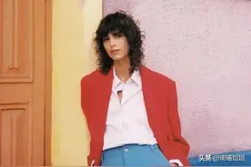 建议皮肤黄的女性，少穿黑白灰，多穿这3个“颜色”，显白显气色图片