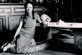 卞之琳苦恋张充和，游走多年搜集她遗失作品，晚年常听她昆曲录音图片