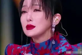 萨顶顶，《左手指月》为自己正名，却在《天赐的声音》中跌落神坛图片