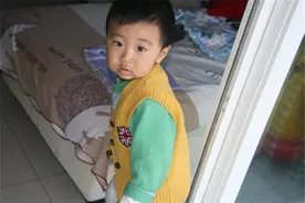 孩子有下列毛病赶紧改，可能会使骨骺线提前闭合，影响娃身高发育图片