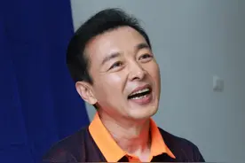 著名演员王强：夫妻闹离婚，儿子在结婚证上的留言让他泪奔图片